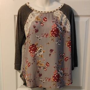 Rewind Gray Floral Lace Blouse